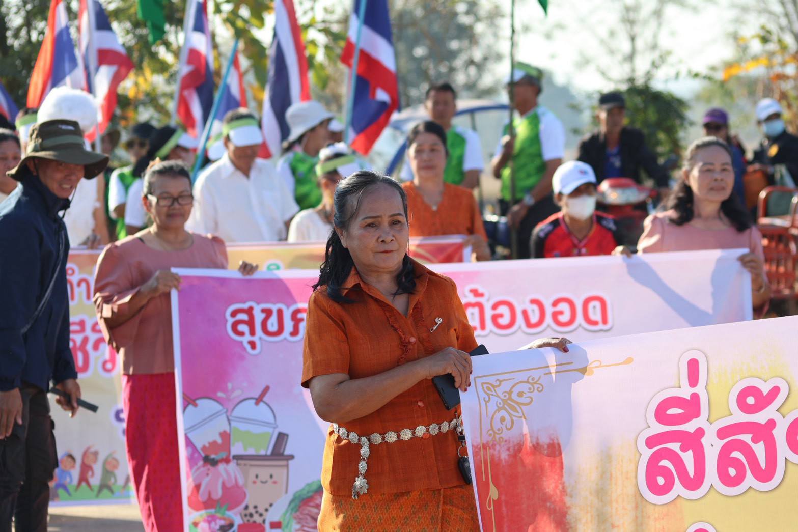 นายชัยวัฒน์ อุดขา นายกเทศมนตรีตำบลสันมะค่า เดินทางเข้าร่วมพิธีเปิดและร่วมเชียร์ให้กำลังใจทัพนักกีฬาผู้สูงอายุ ในโครงการแข่งขันกีฬาผู้สูงอายุระดับอำเภอป่าแดด ประจำปี 2569